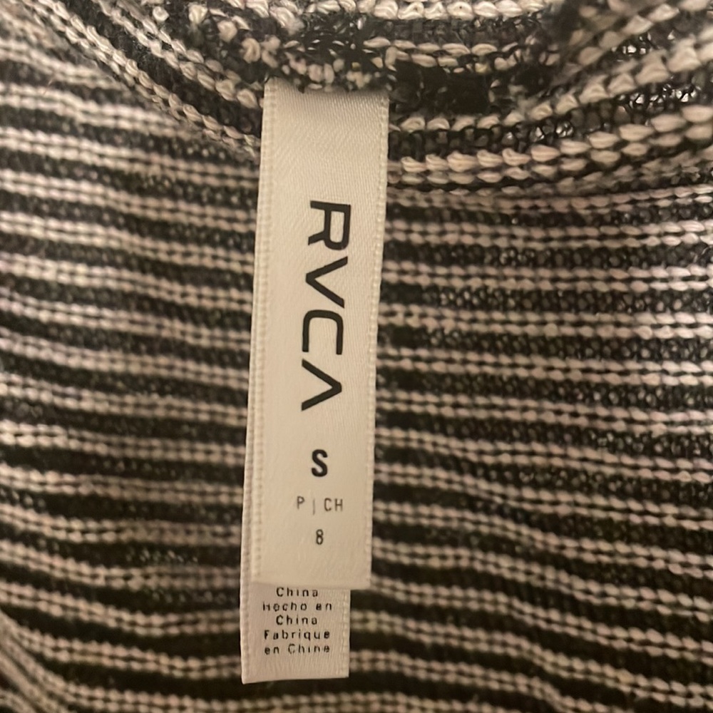 Light knit RVCA jacket. - Picture 4 of 6